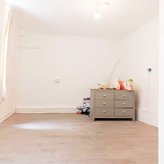 Studio To Rent In Tilbury, RM18