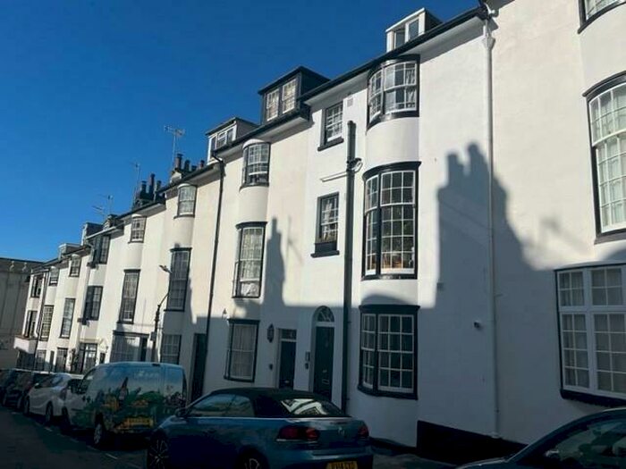 1 Bedroom Flat To Rent In Upper Market Street, Hove, BN3