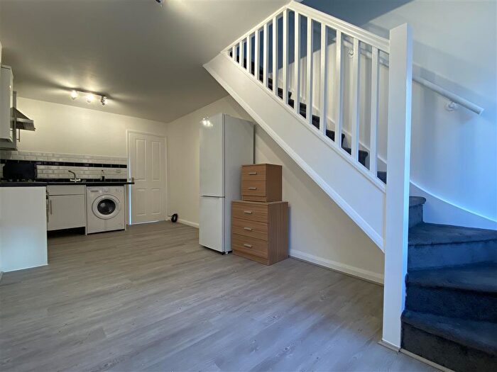 2 Bedroom Flat To Rent In Hale Street, Aylesbury, HP20