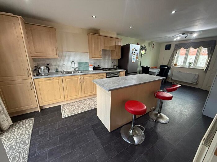 3 Bedroom Semi-Detached House For Sale In New College Road, Buckingham Park, Aylesbury, HP19