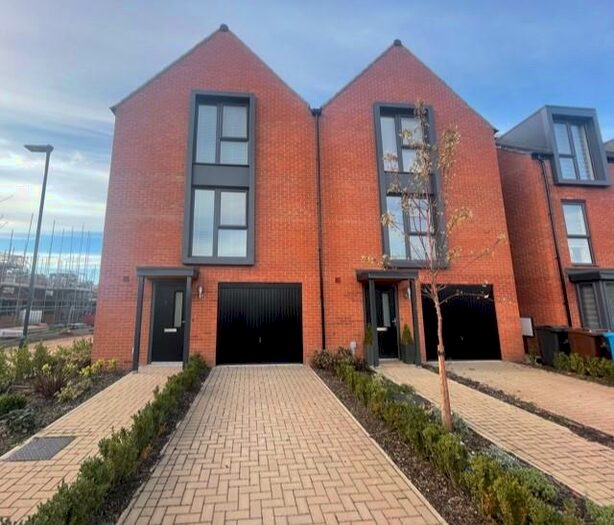 4 Bedroom House To Rent In Newtonmore Drive, Derby, DE22