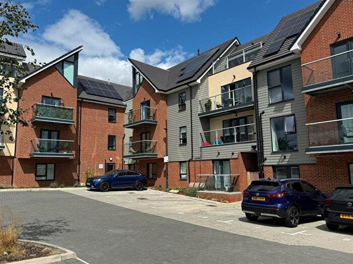 2 Bedroom Apartment For Sale In The Courtyard, Rayleigh, SS6