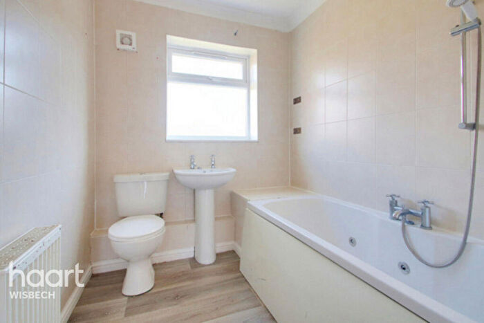 2 Bedroom Semi-Detached Bungalow For Sale In Primrose Gardens, Christchurch, PE14