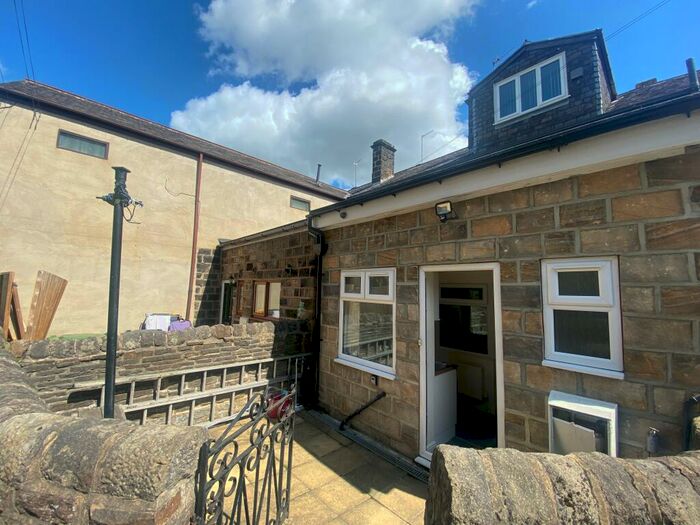 4 Bedroom House To Rent In Long Row, Horsforth, Leeds, LS18