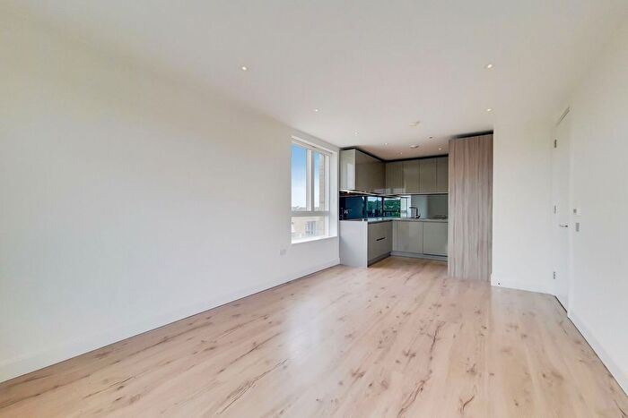 2 Bedroom Flat To Rent In High Street, Hornsey, London, N8