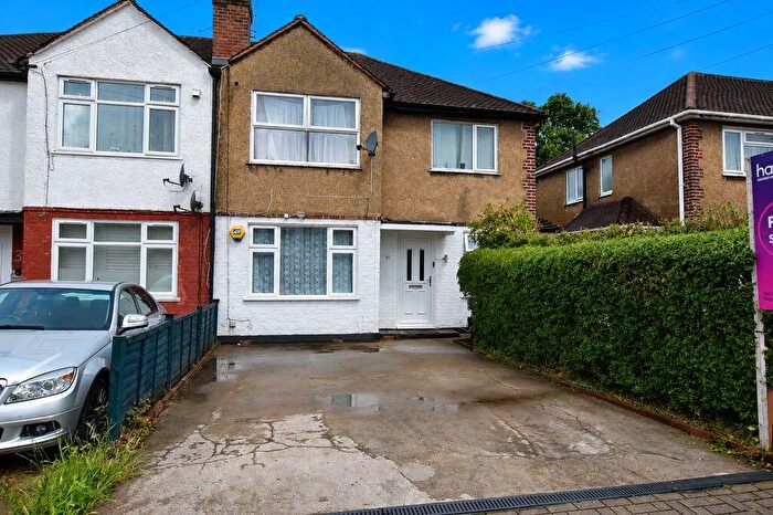 2 Bedroom Flat For Sale In Ivy Close, Harrow, HA2