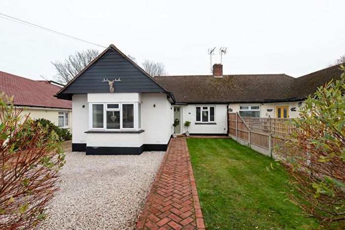2 Bedroom Semi Detached Bungalow For Sale In Linksway, Leigh-On-Sea, SS9