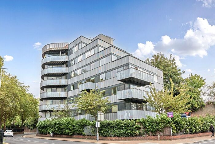2 Bedroom Flat For Sale In Plough Road, London, SW11