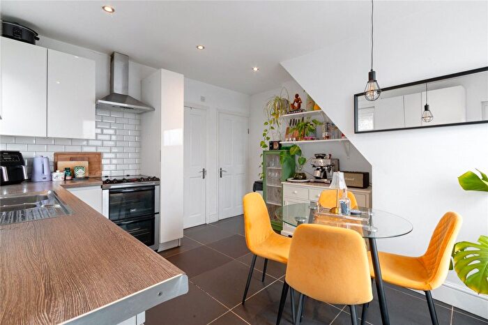 2 Bedroom Flat To Rent In Renmuir Street, London, SW17