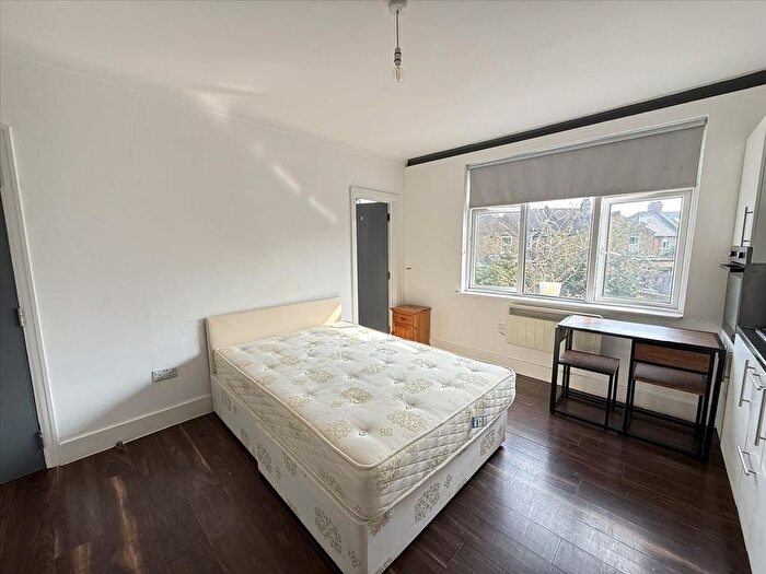 Studio To Rent In Park Parade, Harlesden, NW10