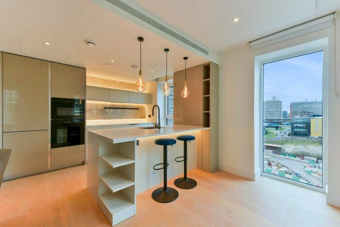 2 Bedroom Flat To Rent In Cascade Way, London, W12