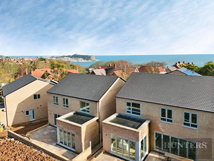 4 Bedroom Detached House For Sale In Pear Tree Close, Scarborough, YO11