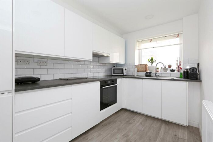 1 Bedroom Flat To Rent In Mayfield House, Northfield Road, N16