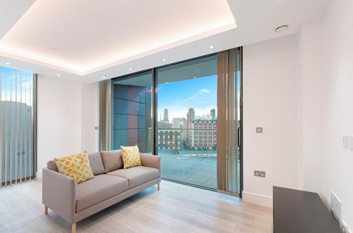 Flat To Rent In Bollinder Place, City Road, Old Street, London, EC1V