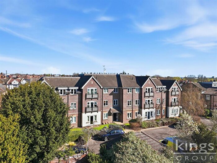 2 Bedroom Flat For Sale In Pemberton Court, Enfield, EN1