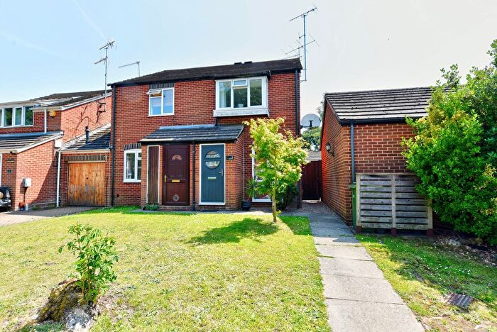 2 Bedroom Maisonette To Rent In Knappe Close, Henley-On-Thames, RG9