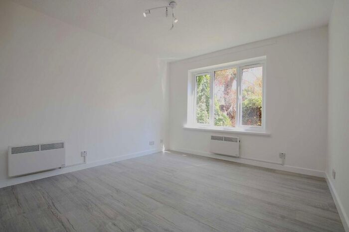 2 Bedroom Flat To Rent In The Grove, Isleworth, TW7