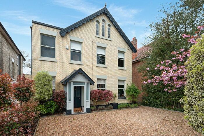 5 Bedroom Detached House For Sale In Princes Road, Weybridge, KT13