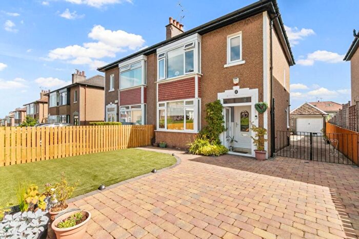 3 Bedroom Semi-Detached House For Sale In Seres Road, Clarkston, G76