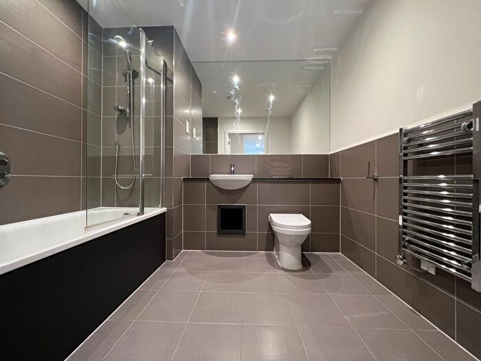 3 Bedroom Flat To Rent In Devlin House, Acton Gardens, W3