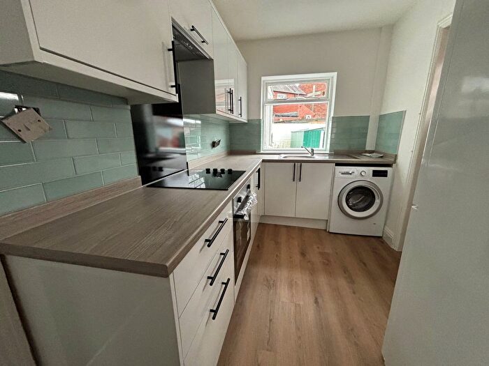3 Bedroom Detached House To Rent In Farm Road, Leeds, West Yorkshire, Uk, LS15