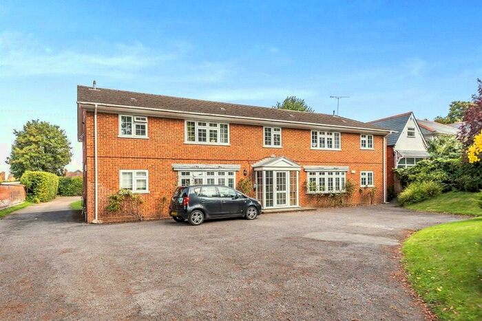 2 Bedroom Apartment To Rent In Grove Court, Bath Road, Maidenhead, SL6