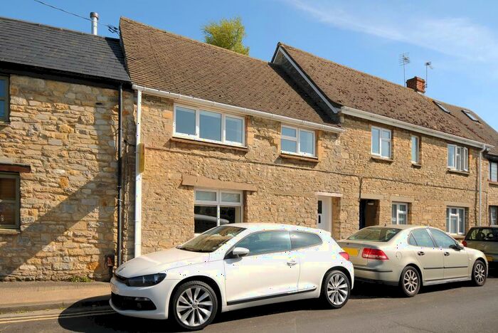 2 Bedroom Cottage To Rent In The Crofts, Witney, OX28