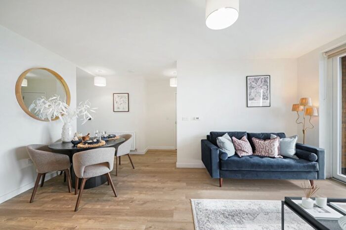1 Bedroom Flat To Rent In Elmsleigh Road, Staines-Upon-Thames, TW18