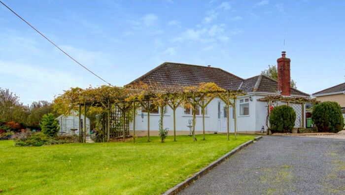 3 Bedroom Detached Bungalow For Sale In Mead Lane, Wanstrow, Shepton Mallet, BA4