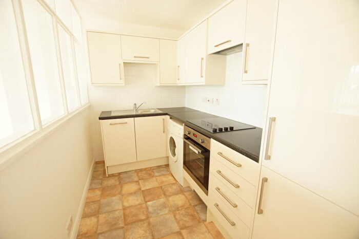 1 Bedroom Apartment To Rent In Hollyhedge Road, Cobham, Surrey, KT11
