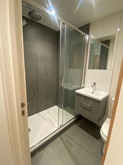 3 Bedroom Flat To Rent In Earls Court Road, London, SW5