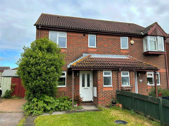 3 Bedroom Semi-Detached House To Rent In Mallards Road, Bursledon, Southampton, Hampshire, SO31