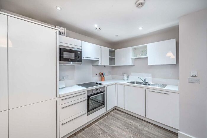 2 Bedroom Flat To Rent In Carney Place, London, SW9