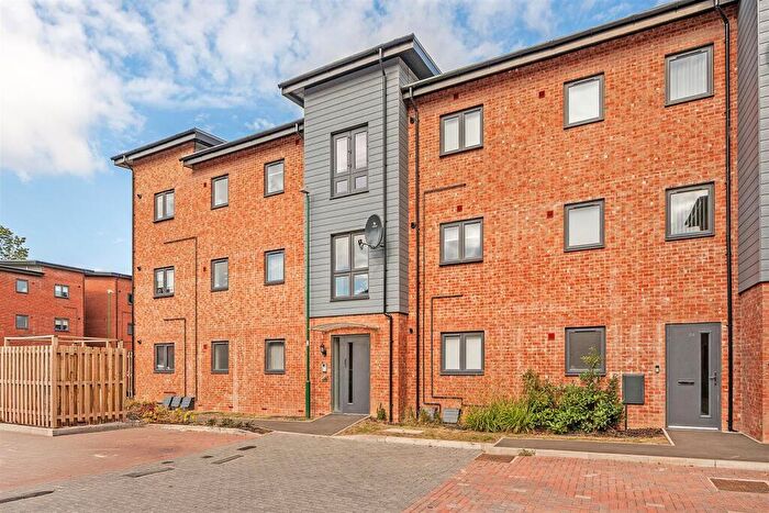 2 Bedroom Apartment To Rent In Newman Square, Shirley, B90
