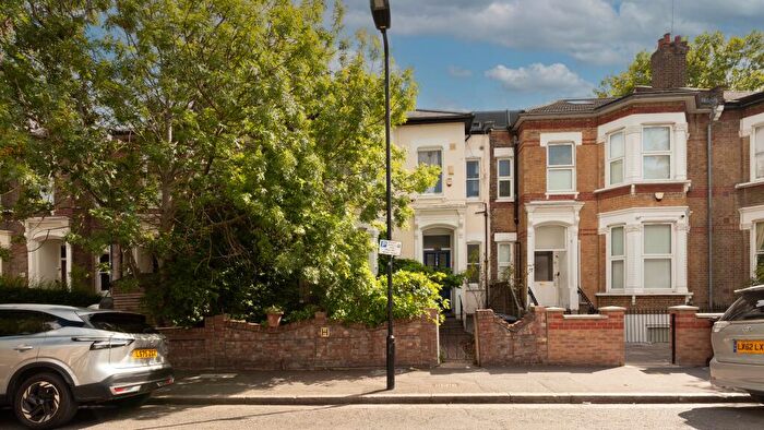 2 Bedroom Flat For Sale In C St. Kilda's Road, Stoke Newington, London, N16