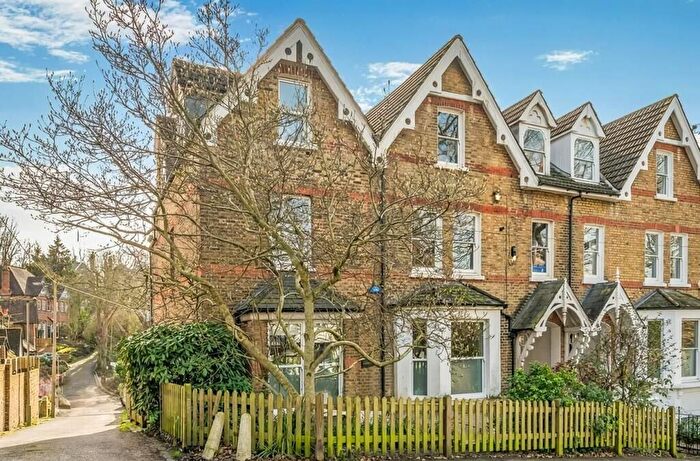 2 Bedroom Apartment For Sale In Old Hill, Chislehurst, Kent, BR7