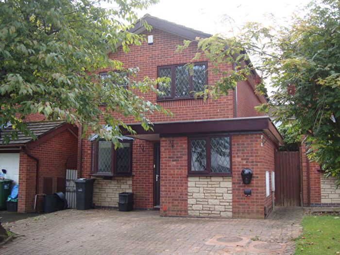 3 Bedroom Detached House To Rent In Stourbridge Road, Halesowen, B63