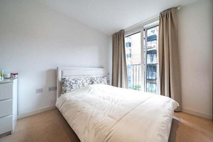 2 Bedroom Apartment To Rent In Whiting Way, London, SE16