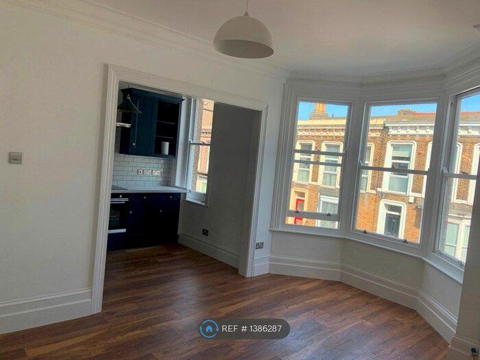 2 Bedroom Flat To Rent In Kathleen Court, Margate, CT9