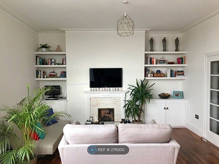 2 Bedroom Flat To Rent In Leigham Hall, London, SW16