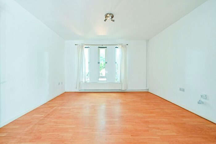 3 Bedroom Property For Sale In Sheringham Road, Highbury And Islington, London, N7