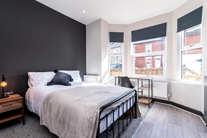 1 Bedroom House To Rent In Chandos Street, Nottingham, NG4