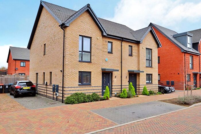 3 Bedroom Semi Detached House For Sale In George Avenue, Glebe Farm, MK17