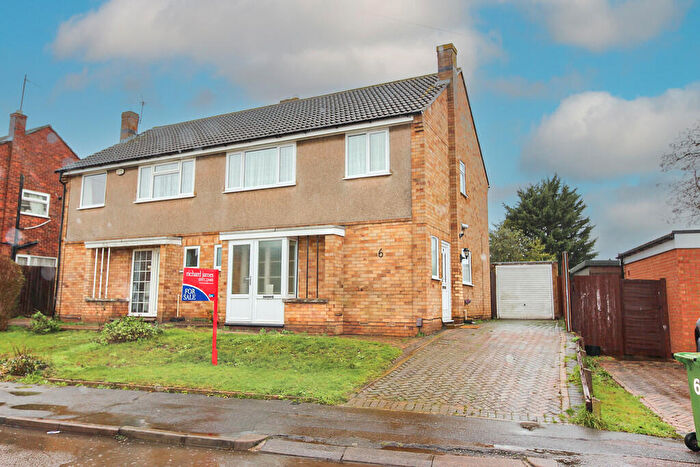 3 Bedroom Semi Detached House For Sale In Ruskin Avenue, Wellingborough, NN8