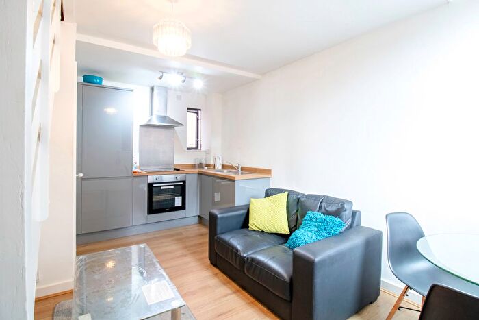 1 Bedroom Flat To Rent In The Chandlers, Leeds, LS2
