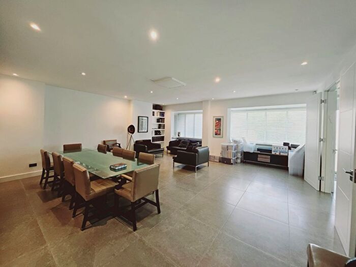 6 Bedroom Bungalow To Rent In Decoy Avenue, London, NW11