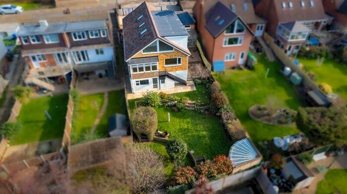 5 Bedroom Detached House For Sale In Clovelly Drive, Minster., ME12