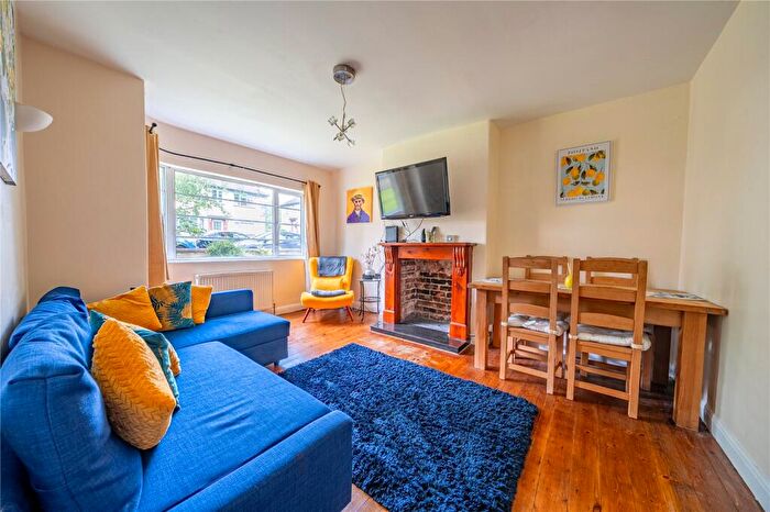 2 Bedroom Apartment For Sale In Sandringham Gardens, Leeds, West Yorkshire, LS17