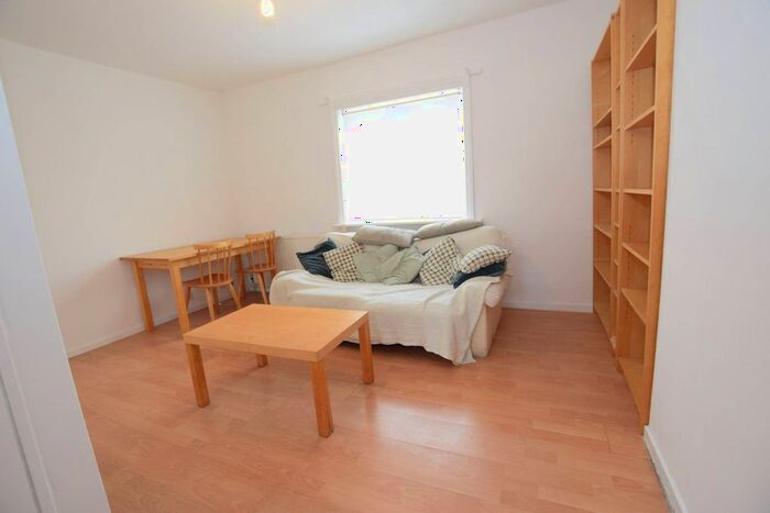 1 Bedroom Flat To Rent In Foxley Road, Oval, London, SW9