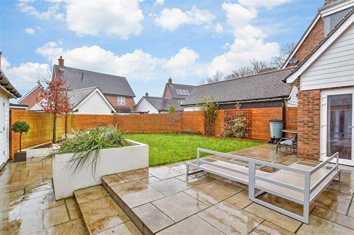 4 Bedroom Detached House For Sale In Butler Close, Harrietsham, Maidstone, Kent, ME17